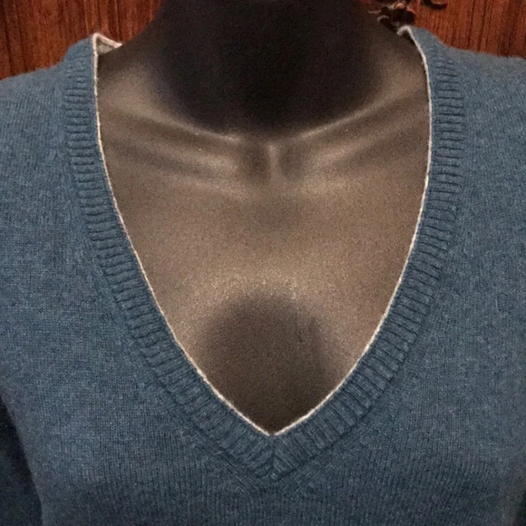 Twilight Bella Swab Banana Republic double trim sweater - Picture 7 of 11